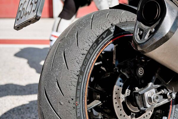 Pirelli Set 120/70ZR17 ve 200/55ZR17 Diablo Rosso IV Ön Arka Takım