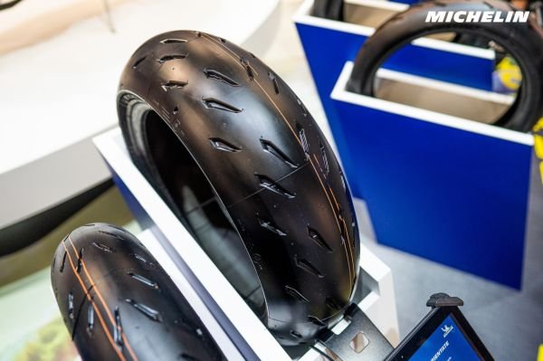 Michelin Set 120/70ZR17 ve 200/55ZR17 Power5 78W Ön Arka Takım