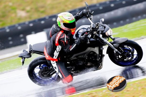 Metzeler 120/70ZR17 Roadtec 01 SE 58W Motorsiklet Ön Lastiği